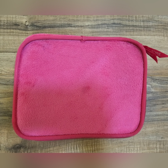 Classy classic Lilly Pulitzer iPad mini or small tablet zip-up case - Picture 3 of 8